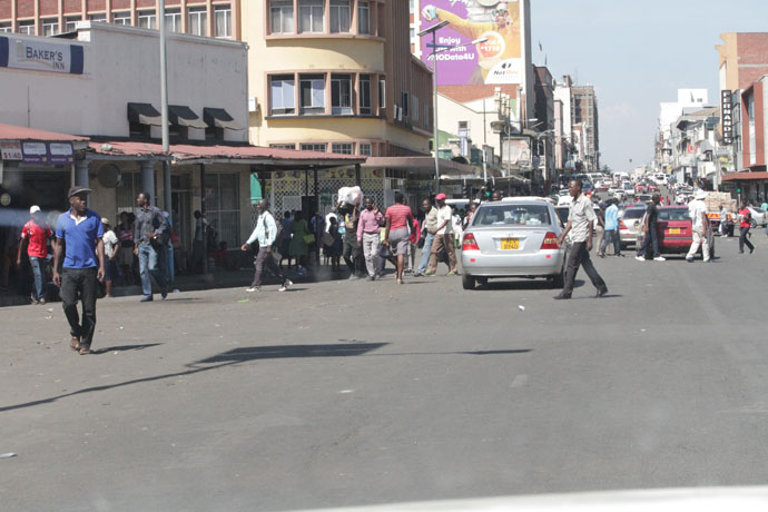 Robert Mugabe and Rezende Streets intersection had become fruit and vegetables market. (Pictures by Innocent Makawa)