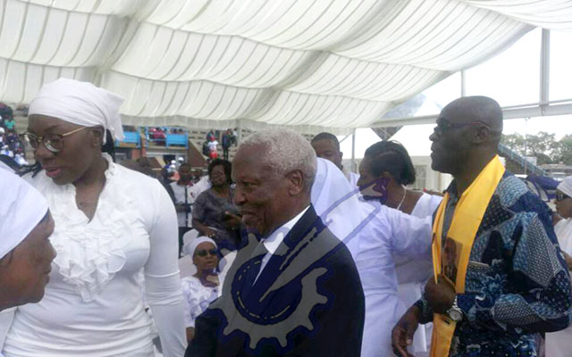 Cde Anastacia Ndlovu (l) and Defence Minister Dr Sydney Sekeramayi at Rufaro Stadium for the Super Sunday rally. 
