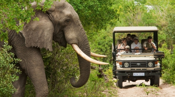 African tourism in Rhodesia hampered by hotel shortages